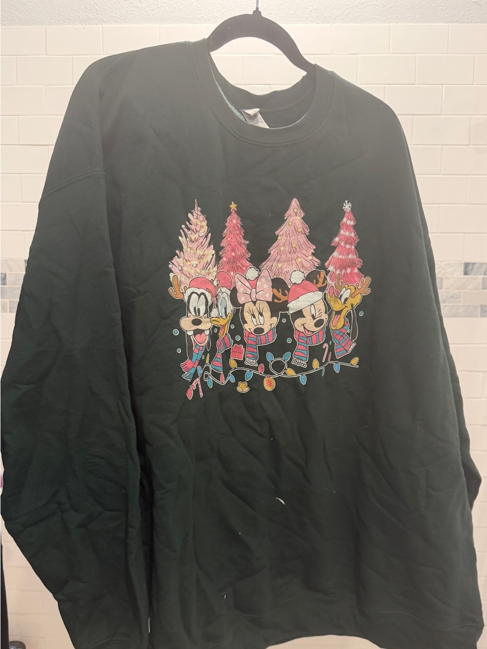 Disney Womenโs Black Holiday Crewneck Sweatshirt with Minnie & Friends